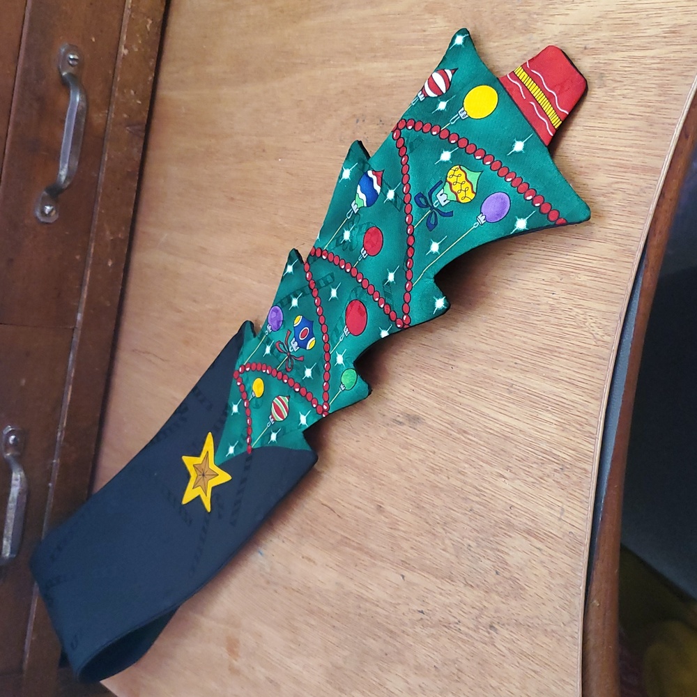 Jolly Holly Christmas Tree Tie JL876
